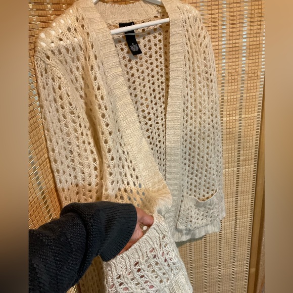 Wet Seal Cream Cardigan - Picture 2 of 3